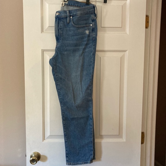 Madewell Mid-Rise Perfect Vintage Jean in Ainsdale Wash: Knee-Rip Edition - Picture 13 of 13